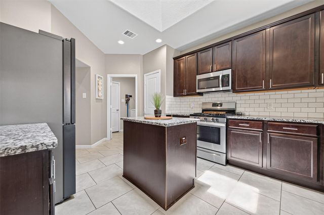 18402 Pelham Hollow Trail, Richmond, TX 77407