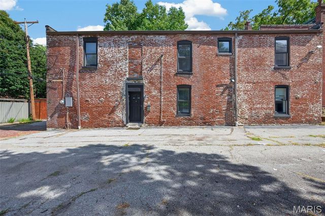 2023 Sidney Street, St Louis, MO 63104