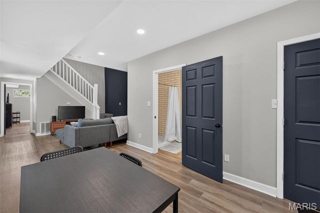 2023 Sidney Street, St Louis, MO 63104