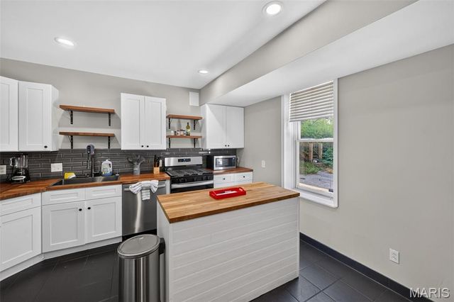 2023 Sidney Street, St Louis, MO 63104