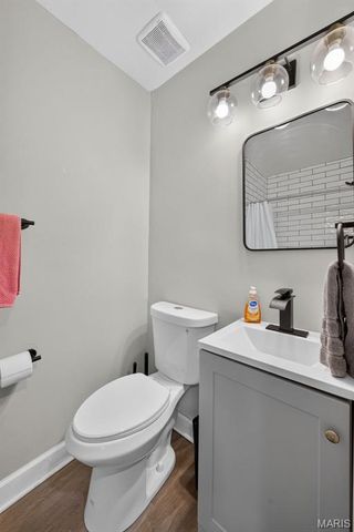 2023 Sidney Street, St Louis, MO 63104