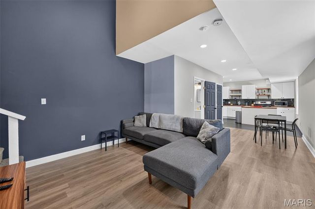 2023 Sidney Street, St Louis, MO 63104