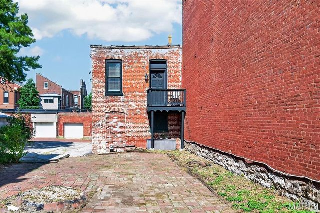 2023 Sidney Street, St Louis, MO 63104