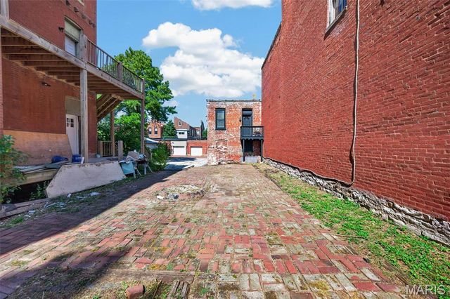 2023 Sidney Street, St Louis, MO 63104