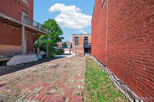 2023 Sidney Street, St Louis, MO 63104