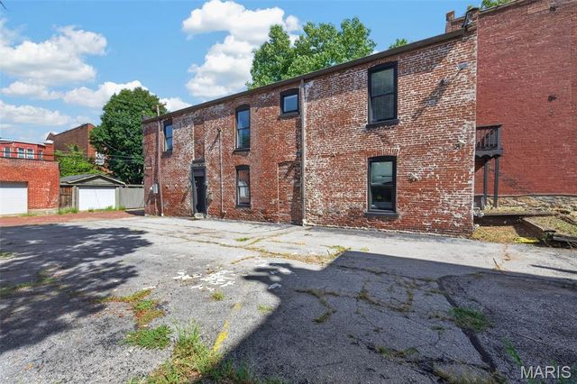 2023 Sidney Street, St Louis, MO 63104