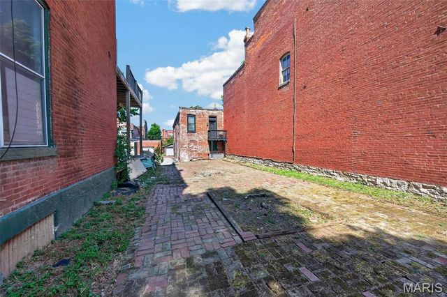 2023 Sidney Street, St Louis, MO 63104