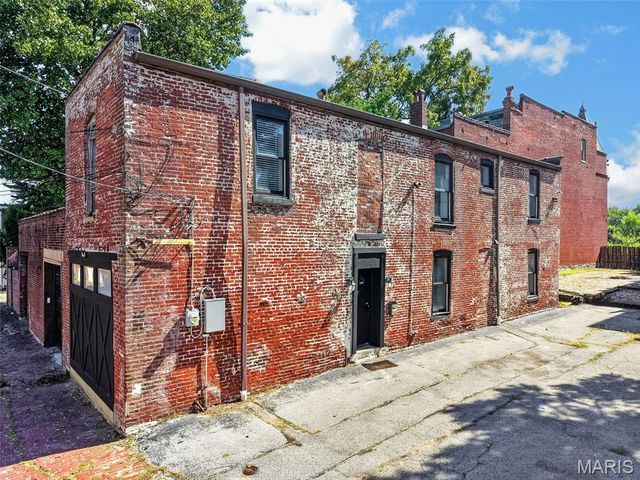 2023 Sidney Street, St Louis, MO 63104