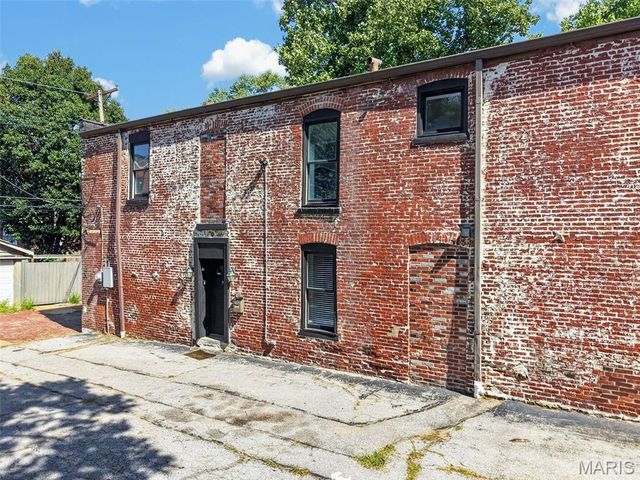 2023 Sidney Street, St Louis, MO 63104