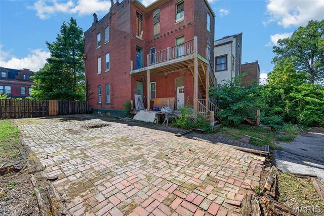 2023 Sidney Street, St Louis, MO 63104