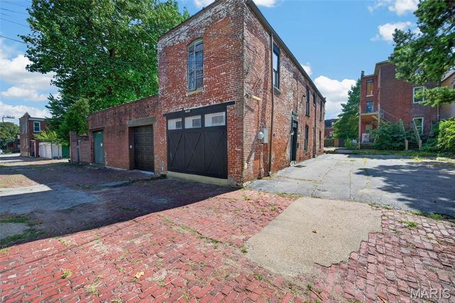 2023 Sidney Street, St Louis, MO 63104