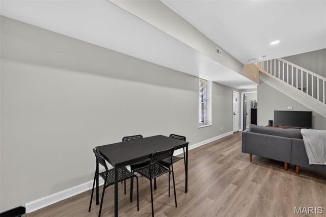 2023 Sidney Street, St Louis, MO 63104