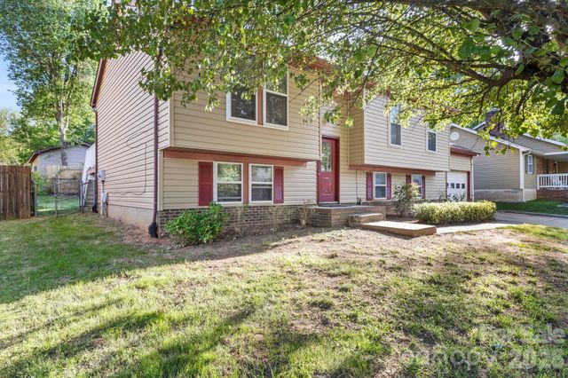 6018 Misty Way Lane, Charlotte, NC 28212