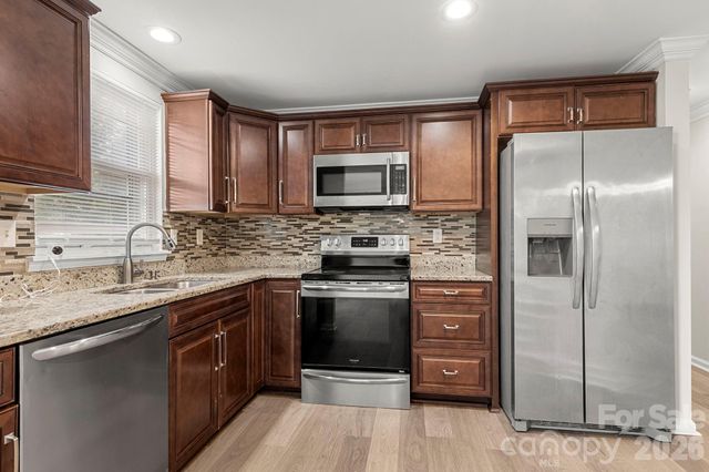 6018 Misty Way Lane, Charlotte, NC 28212