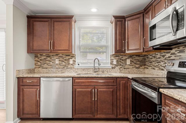 6018 Misty Way Lane, Charlotte, NC 28212