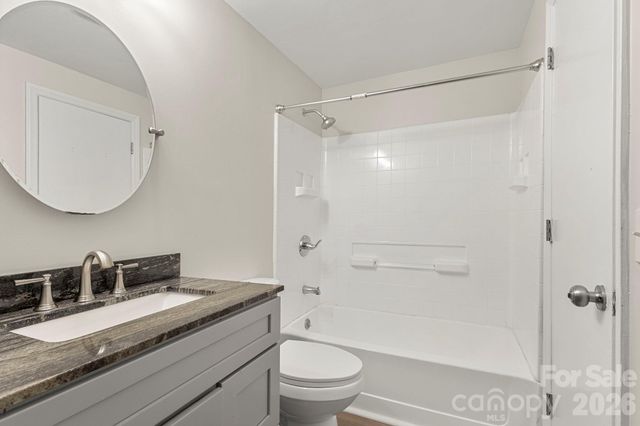 6018 Misty Way Lane, Charlotte, NC 28212