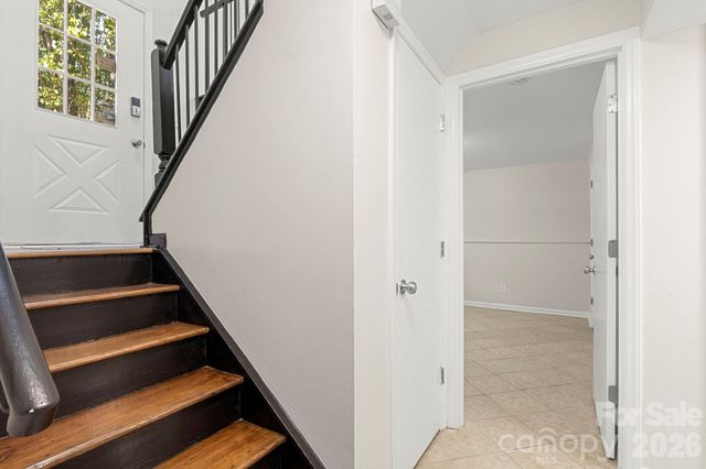 6018 Misty Way Lane, Charlotte, NC 28212