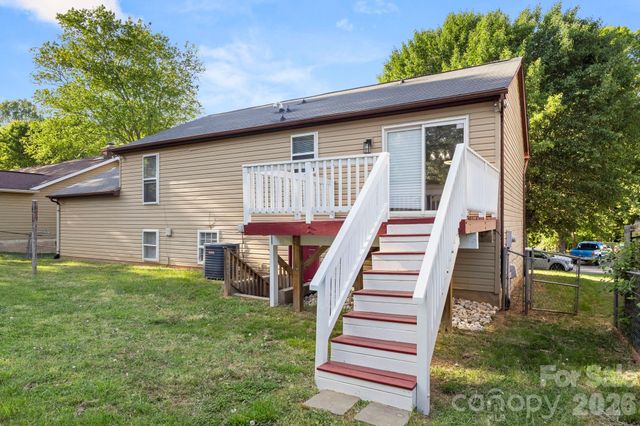 6018 Misty Way Lane, Charlotte, NC 28212