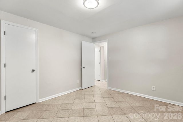 6018 Misty Way Lane, Charlotte, NC 28212