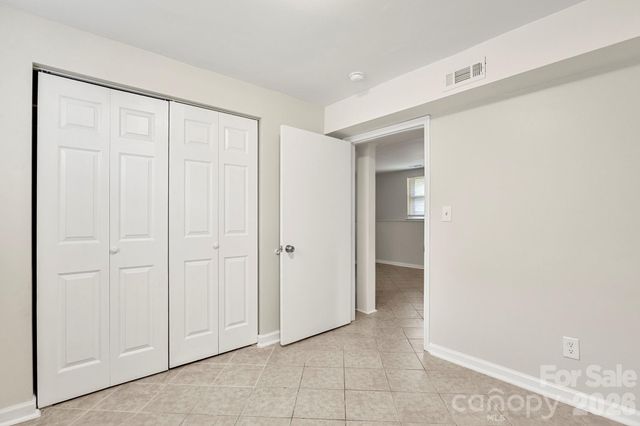 6018 Misty Way Lane, Charlotte, NC 28212