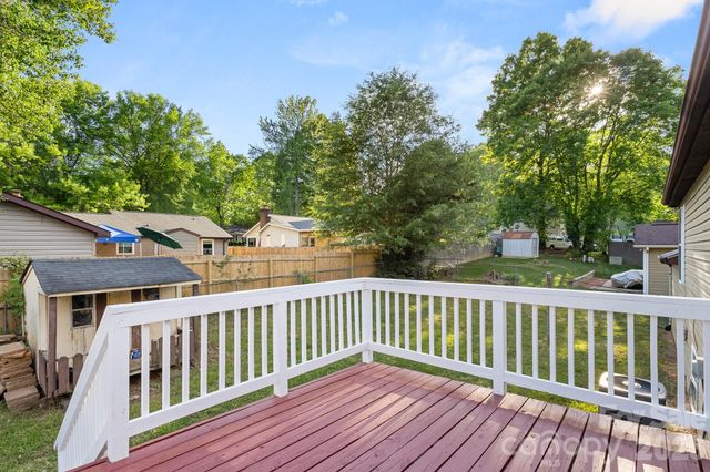 6018 Misty Way Lane, Charlotte, NC 28212