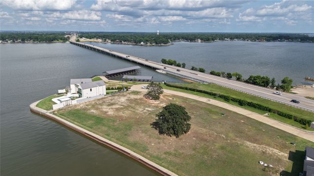 112 Mary Court, Gun Barrel City, TX 75156