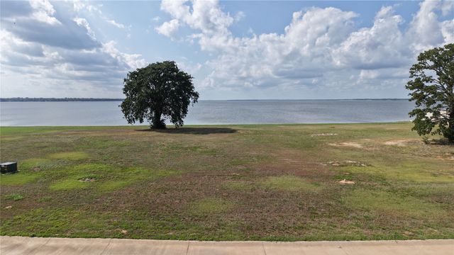 112 Mary Court, Gun Barrel City, TX 75156