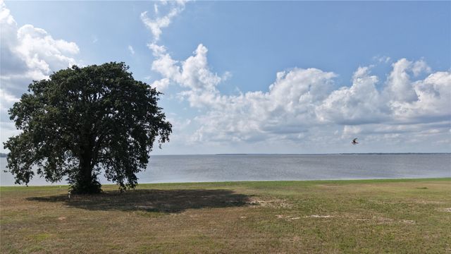 112 Mary Court, Gun Barrel City, TX 75156