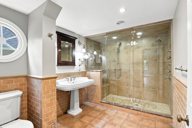 25 Grandview Road, Chelmsford, MA 01824
