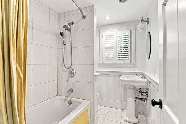 25 Grandview Road, Chelmsford, MA 01824