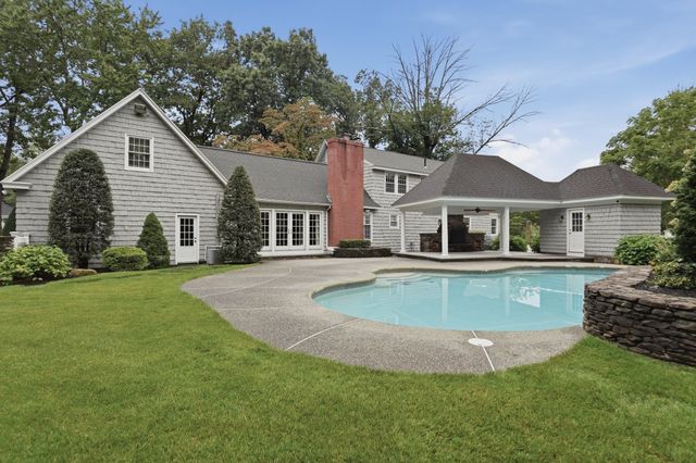 25 Grandview Road, Chelmsford, MA 01824