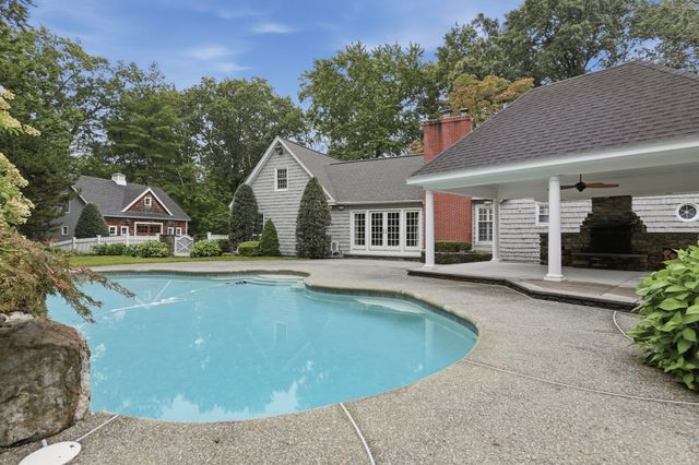 25 Grandview Road, Chelmsford, MA 01824