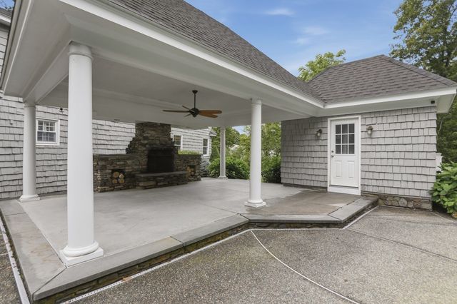 25 Grandview Road, Chelmsford, MA 01824