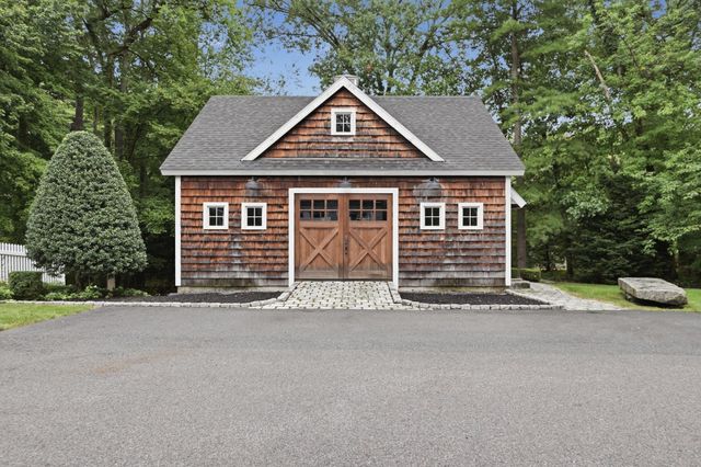 25 Grandview Road, Chelmsford, MA 01824
