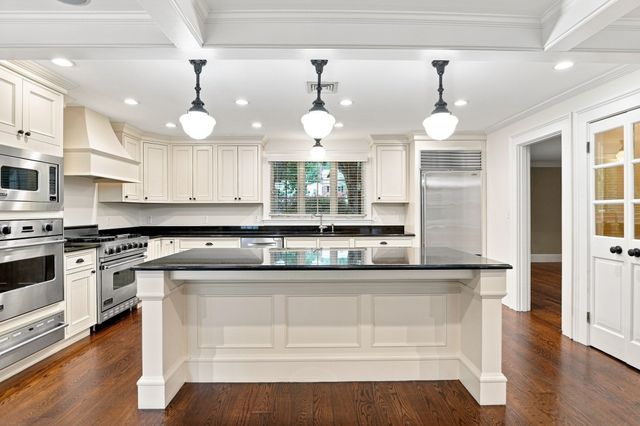 25 Grandview Road, Chelmsford, MA 01824