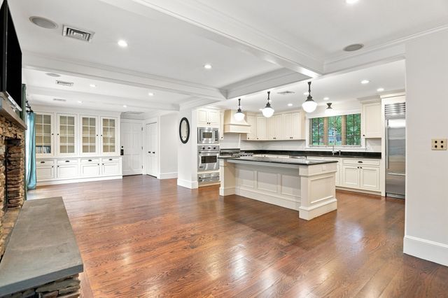 25 Grandview Road, Chelmsford, MA 01824
