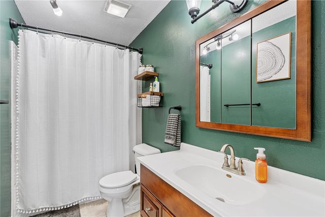 1719 South View Drive NW, Cedar Rapids, IA 52405