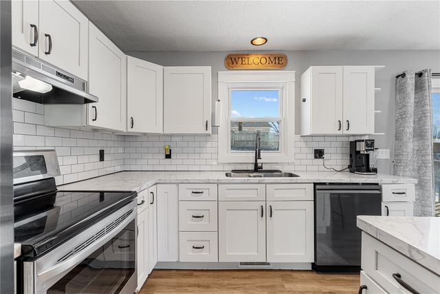 1719 South View Drive NW, Cedar Rapids, IA 52405