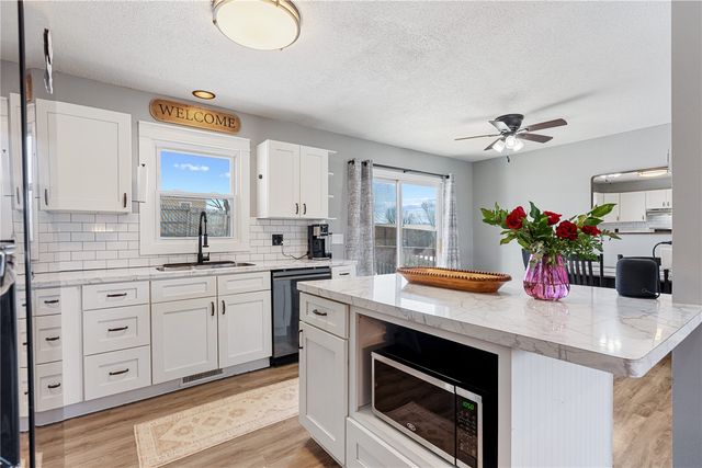 1719 South View Drive NW, Cedar Rapids, IA 52405