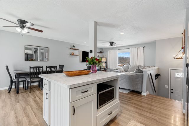 1719 South View Drive NW, Cedar Rapids, IA 52405