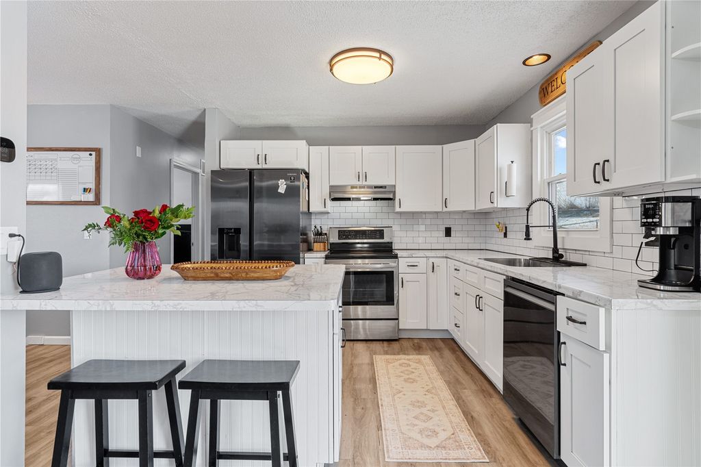 1719 South View Drive NW, Cedar Rapids, IA 52405