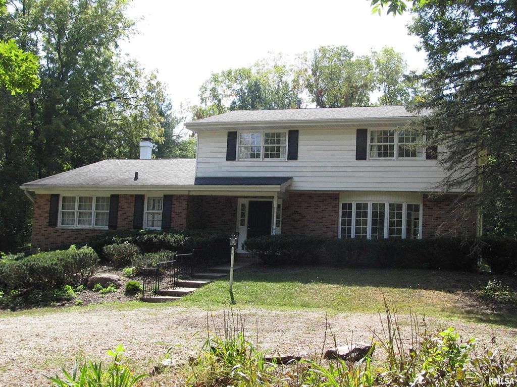 22206 280TH Avenue, Le Claire, IA 52753