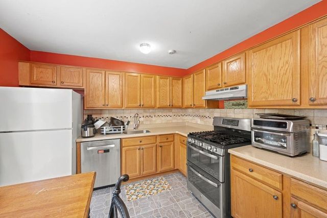 84 Long Pond Lane, New York City, NY 10304