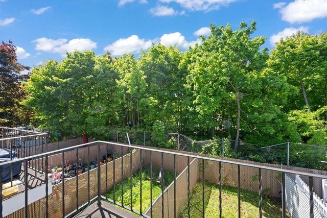 84 Long Pond Lane, New York City, NY 10304