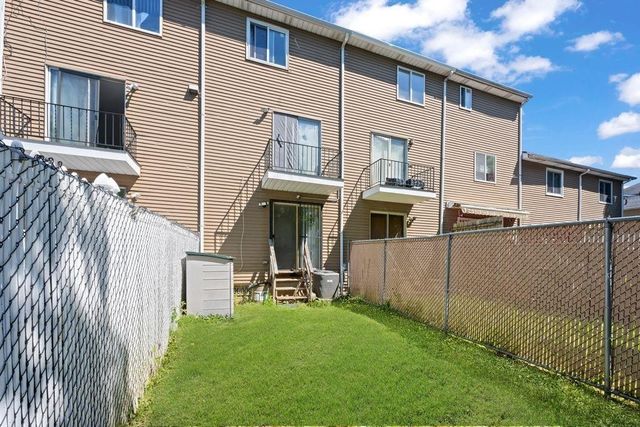 84 Long Pond Lane, New York City, NY 10304