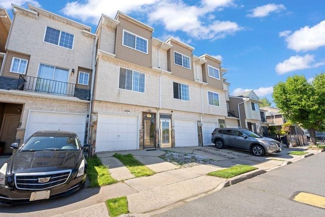84 Long Pond Lane, New York City, NY 10304