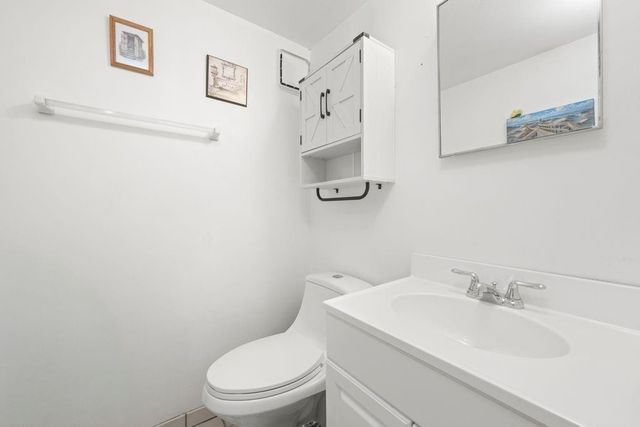 84 Long Pond Lane, New York City, NY 10304