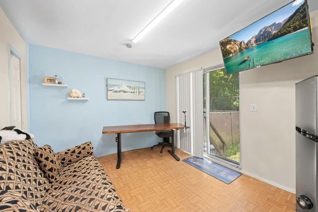 84 Long Pond Lane, New York City, NY 10304