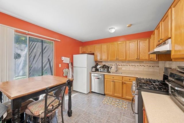 84 Long Pond Lane, New York City, NY 10304