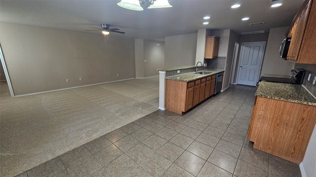 8304 Mossberg Drive, Arlington, TX 76002